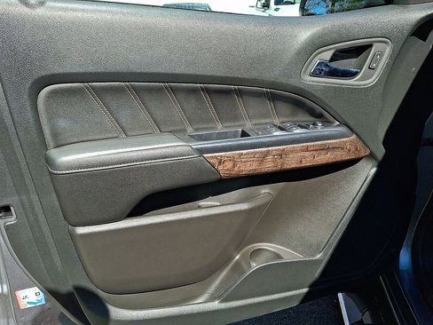 Used 2022 GMC Canyon Denali image 13