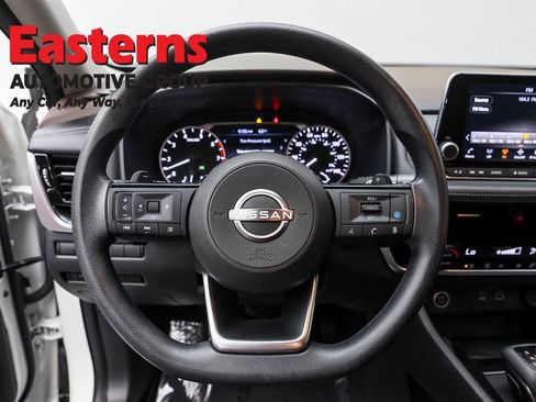 Used 2022 Nissan Rogue SV image 10