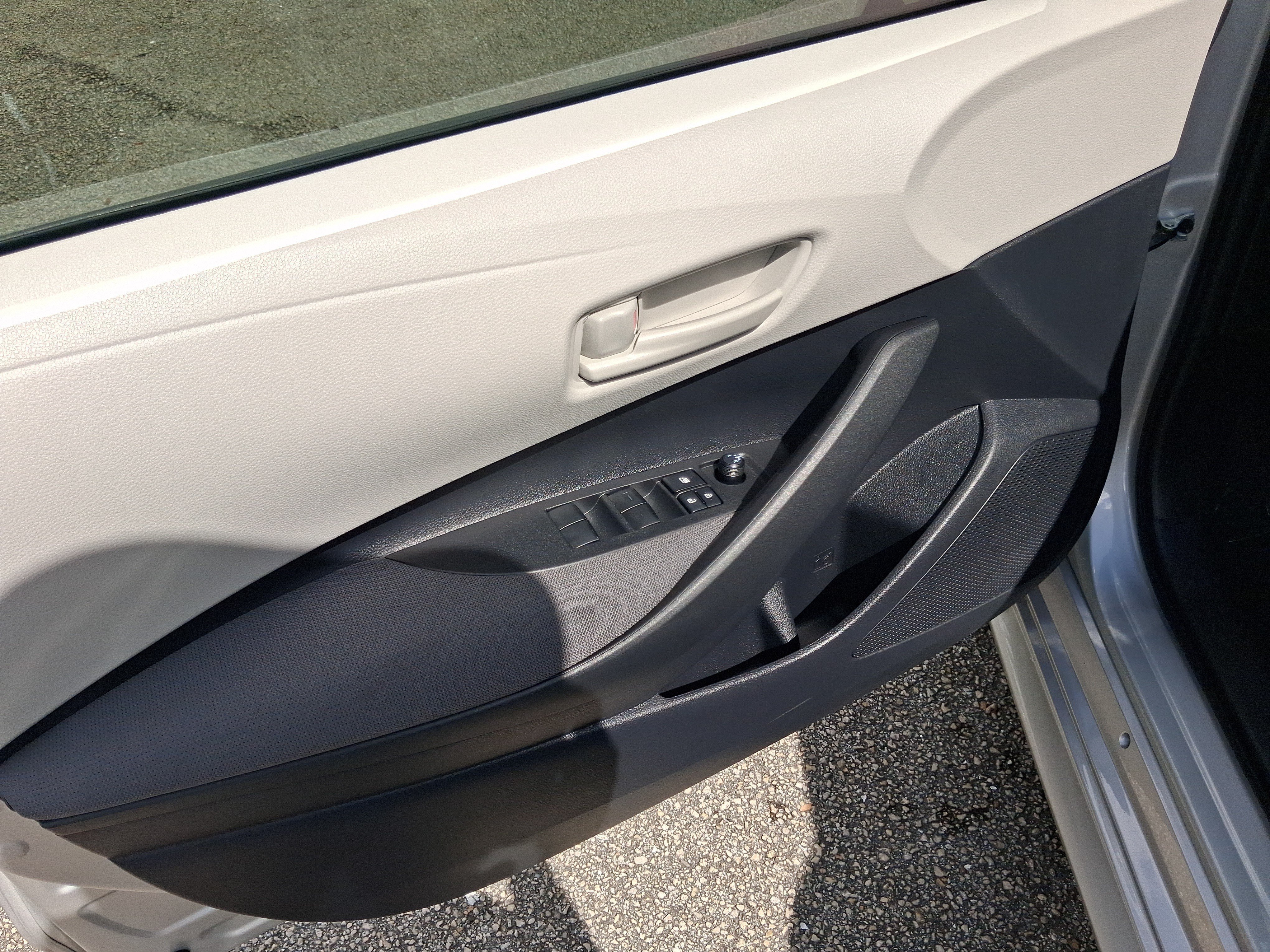 Used 2025 Toyota Corolla LE FWD image 10