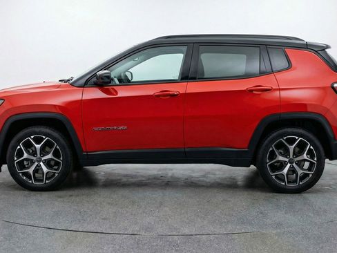 Used 2025 Jeep Compass Limited image 5