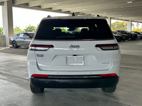 Used 2025 Jeep Grand Cherokee L Laredo image 4