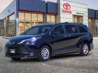 Certified 2026 Toyota Sienna XLE FWD video 2