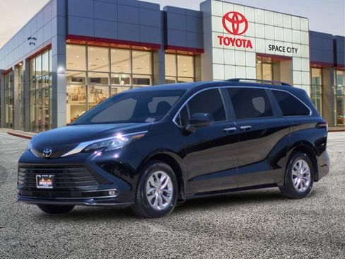 Certified 2026 Toyota Sienna XLE FWD image 2