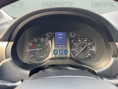 Used 2014 Lexus GX 460 w/ Premium Package image 27