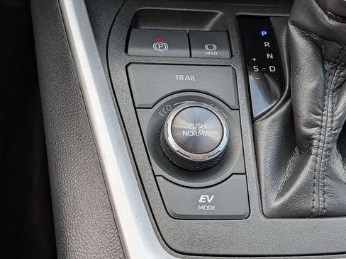 Used 2022 Toyota RAV4 XSE AWD/4WD image 16