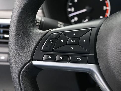 Used 2025 Nissan Altima 2.5 SV image 30