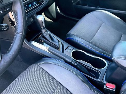 Used 2017 Toyota Corolla SE w/ SE Premium Package FWD image 13