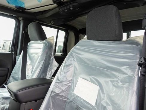 New 2025 Jeep Gladiator Willys image 24