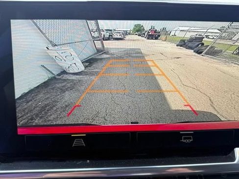 Certified 2022 Chevrolet Silverado 1500 LT AWD/4WD image 3