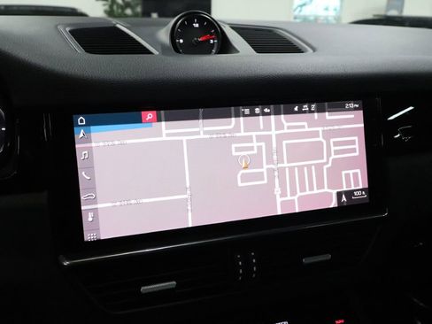 Used 2021 Porsche Cayenne image 32
