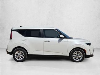 Used 2023 Kia Soul LX w/ LX Technology Package FWD video 4