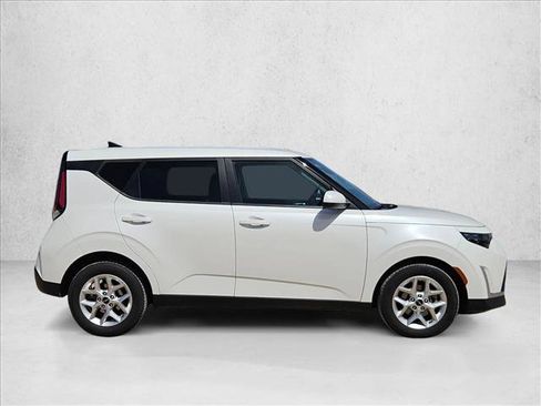 Used 2023 Kia Soul LX w/ LX Technology Package FWD image 4