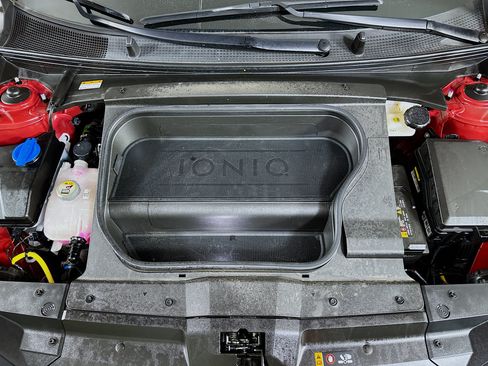 Used 2024 Hyundai Ioniq 6 SE RWD image 33