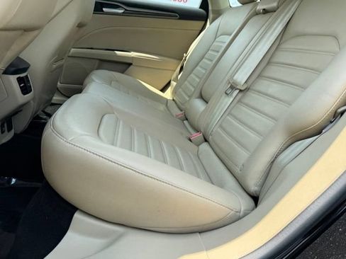 Used 2014 Ford Fusion SE w/ Equipment Group 202A FWD image 8