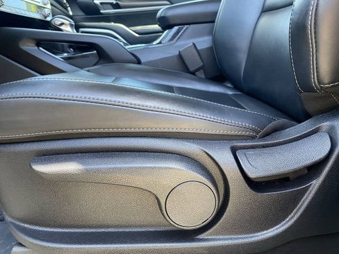 Used 2025 Kia Telluride LX FWD image 23
