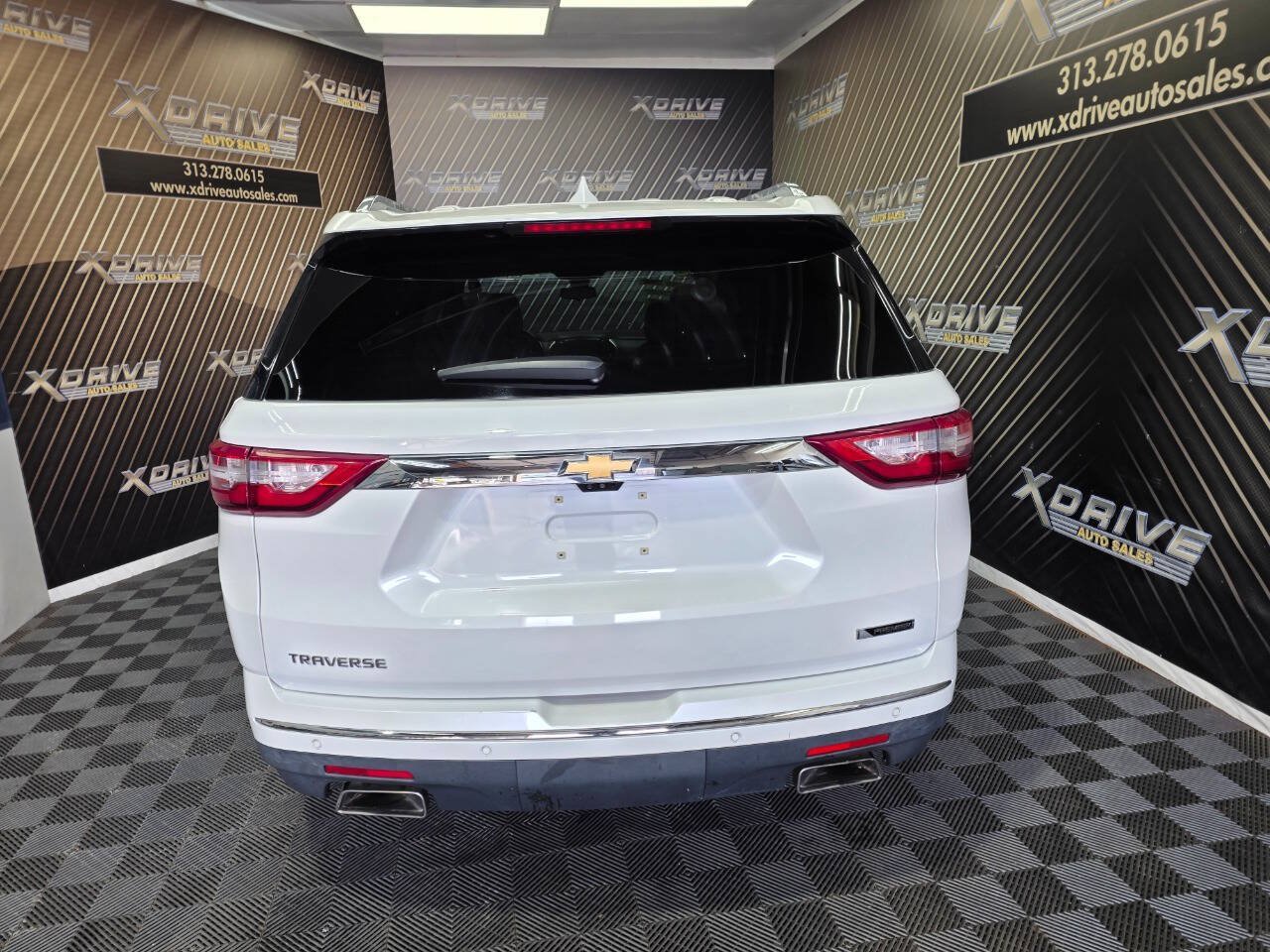 Used 2018 Chevrolet Traverse Premier w/ Driver Confidence II Package FWD image 13