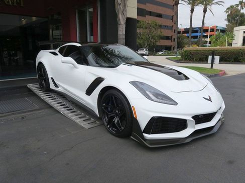 Used 2019 Chevrolet Corvette ZR1 RWD image 4