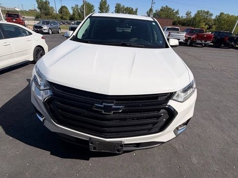 Used 2018 Chevrolet Traverse LT w/ LPO, Black Accent Package FWD image 1