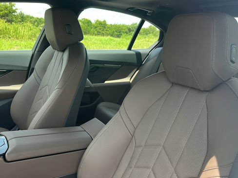 New 2026 BMW i5 eDrive40 image 11