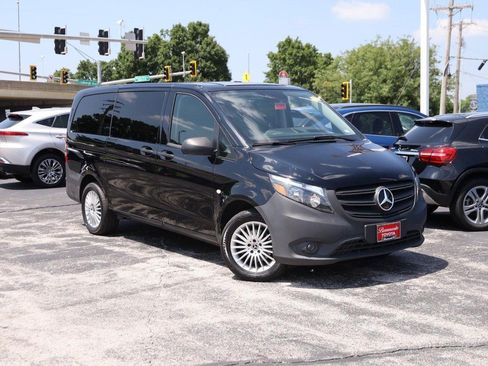Used 2023 Mercedes-Benz Metris Passenger image 2