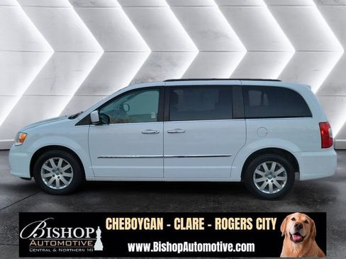 Used 2016 Chrysler Town & Country Touring w/ Driver Convenience Group image 15