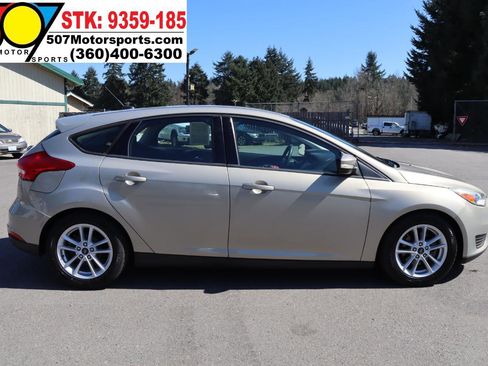 Used 2016 Ford Focus SE image 9