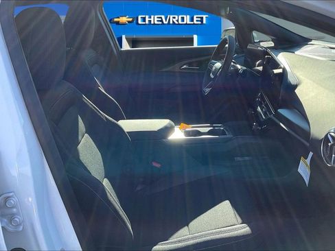 New 2026 Chevrolet Equinox EV LT image 11