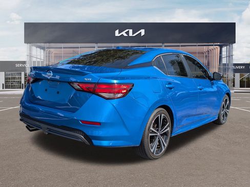 Used 2022 Nissan Sentra SR w/ SR Premium Package FWD image 4