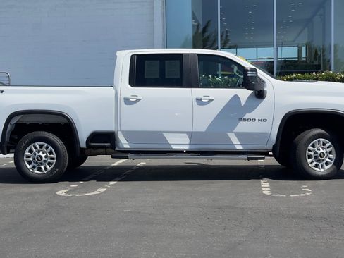 Used 2025 Chevrolet Silverado 2500 LT w/ Convenience Package AWD/4WD image 3