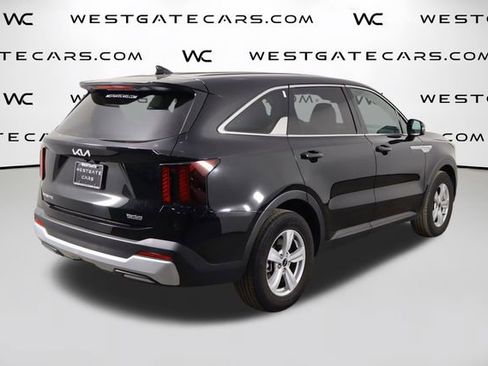Used 2025 Kia Sorento LX FWD image 45