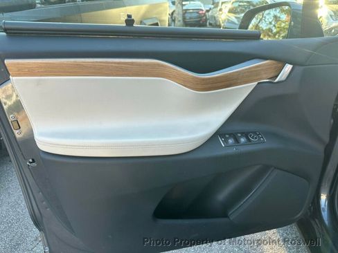 Used 2019 Tesla Model X image 15
