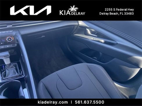 Used 2025 Hyundai Elantra SEL image 13