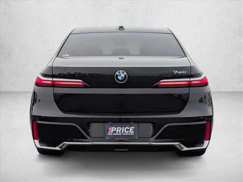 Used 2023 BMW 740i image 7