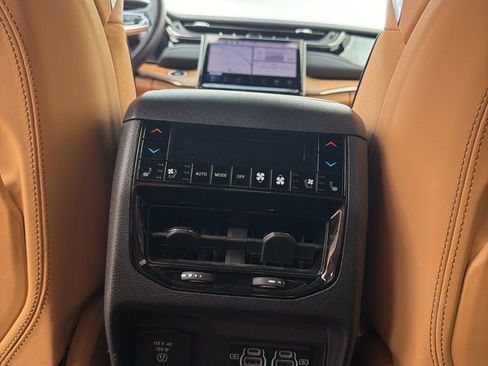 Used 2024 Jeep Grand Cherokee L Summit AWD/4WD image 24