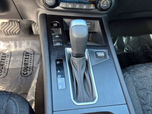 Used 2026 Nissan Kicks SV FWD image 27
