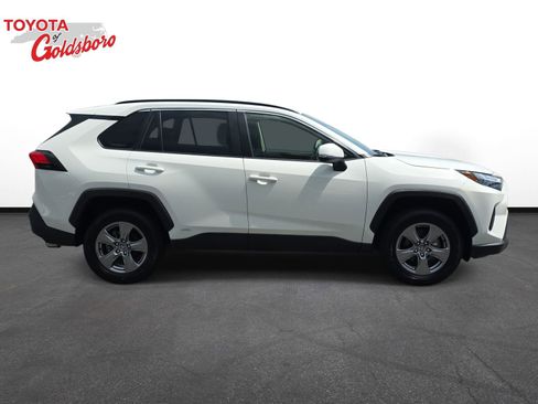 Used 2025 Toyota RAV4 LE AWD/4WD image 4