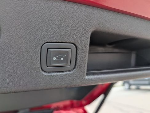 Used 2024 Chevrolet Equinox Premier FWD image 9