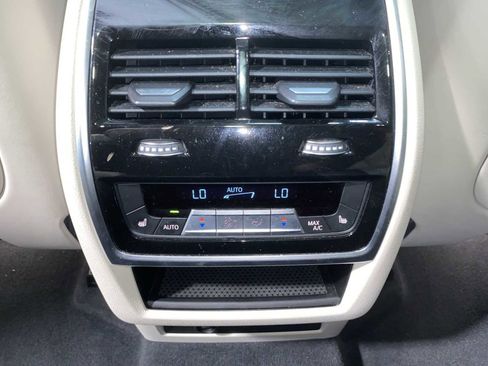 Used 2019 BMW X7 xDrive50i w/ Premium Package AWD/4WD image 25