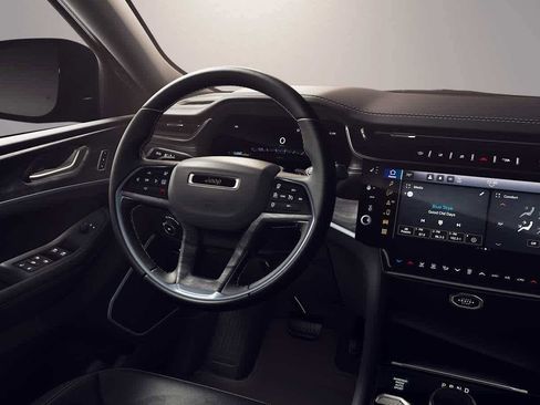 New 2026 Jeep Grand Cherokee Limited w/ Limited Altitude Package image 9