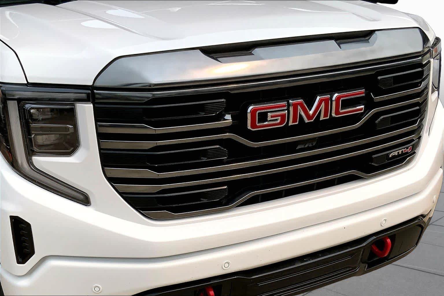 Used 2024 GMC Sierra 1500 AT4 w/ Technology Package AWD/4WD image 29