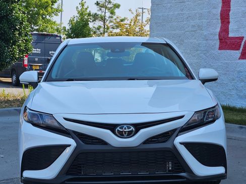 Used 2024 Toyota Camry SE FWD image 2
