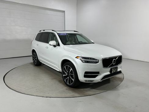 Used 2018 Volvo XC90 T6 Momentum w/ Convenience Package AWD/4WD image 2