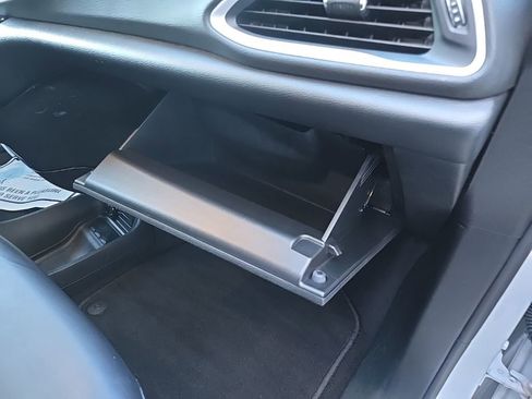 Used 2025 Chrysler Pacifica Select FWD image 70