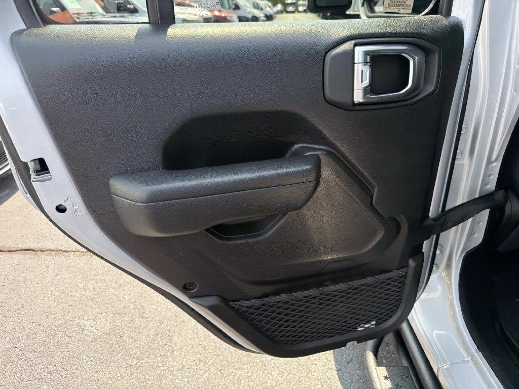 Used 2024 Jeep Wrangler Unlimited Rubicon AWD/4WD image 13