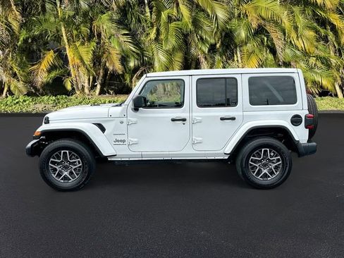 Used 2024 Jeep Wrangler Sahara w/ Technology Group image 8