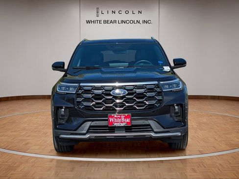 Used 2025 Ford Explorer Platinum w/ LUX Leather Package AWD/4WD image 2