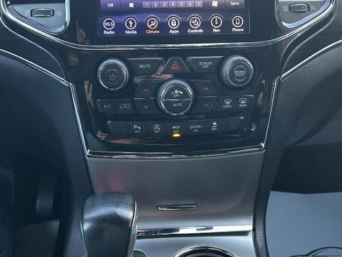 Used 2019 Jeep Grand Cherokee Limited image 19