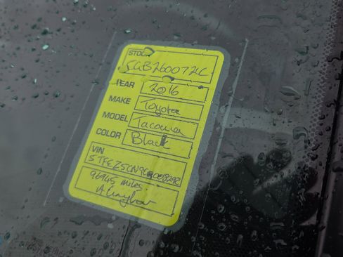 Used 2016 Toyota Tacoma Limited image 20