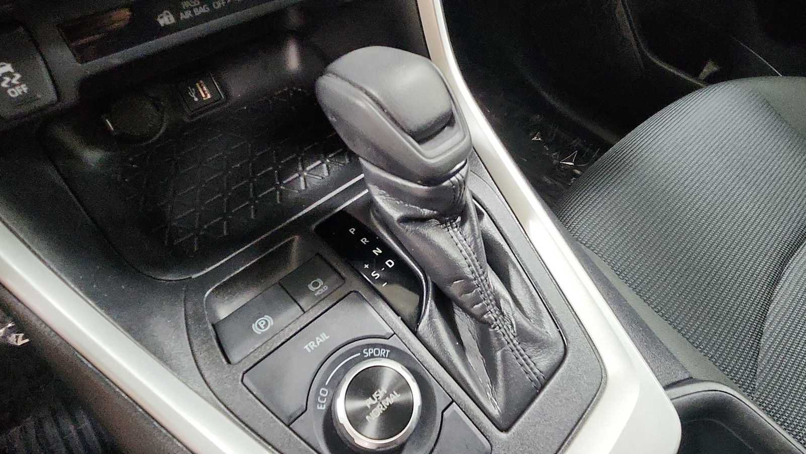 Certified 2024 Toyota RAV4 LE AWD/4WD image 22
