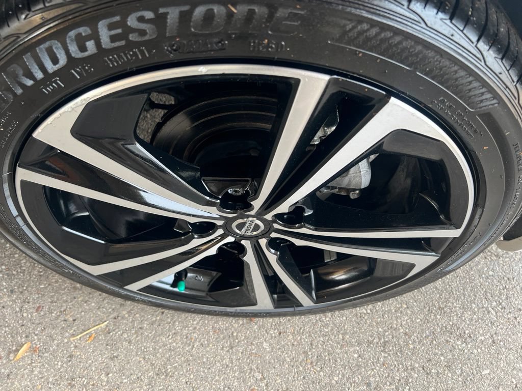 Certified 2023 Nissan Sentra SR FWD image 41